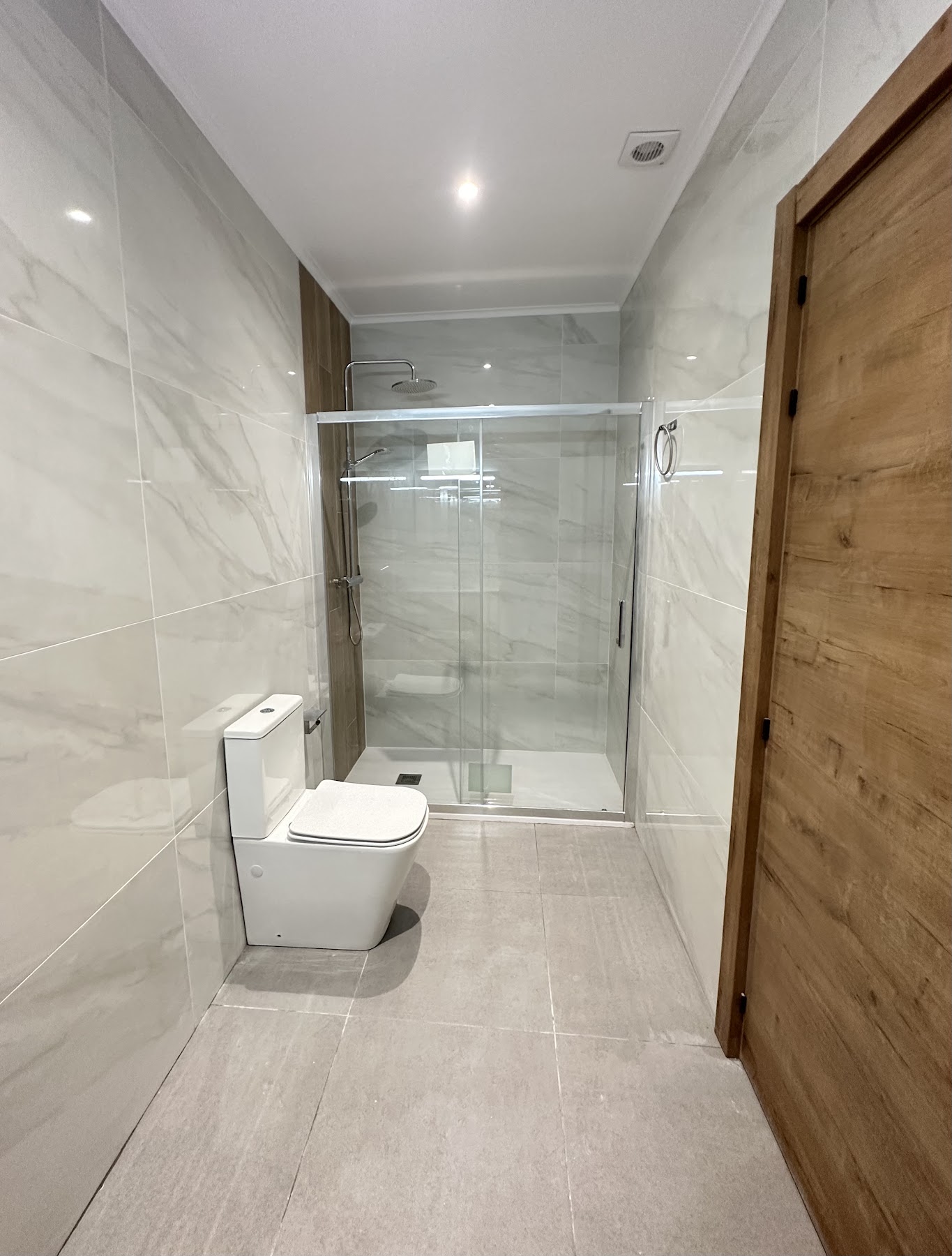 Baño reformado por Rossi Reformas